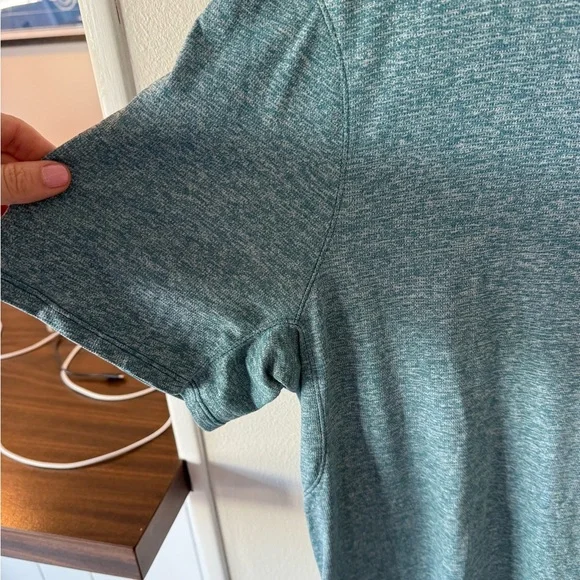 lululemon athletica Men's Blue Heather Short Sleeve Tee - Picture 3 of 5